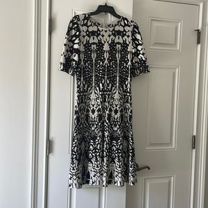 St. John Knit Dress; Size 4